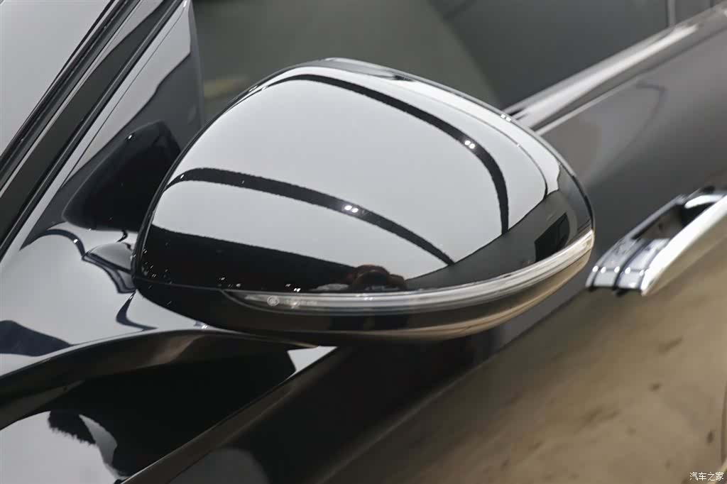 Mercedes-Benz E-Class, 2024 28