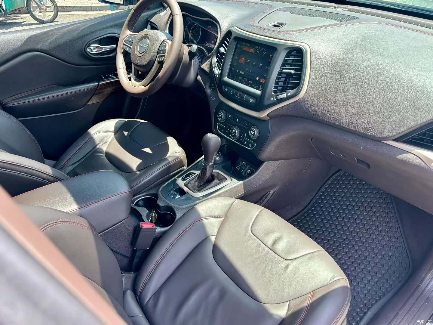 Jeep Cherokee, 2015 7