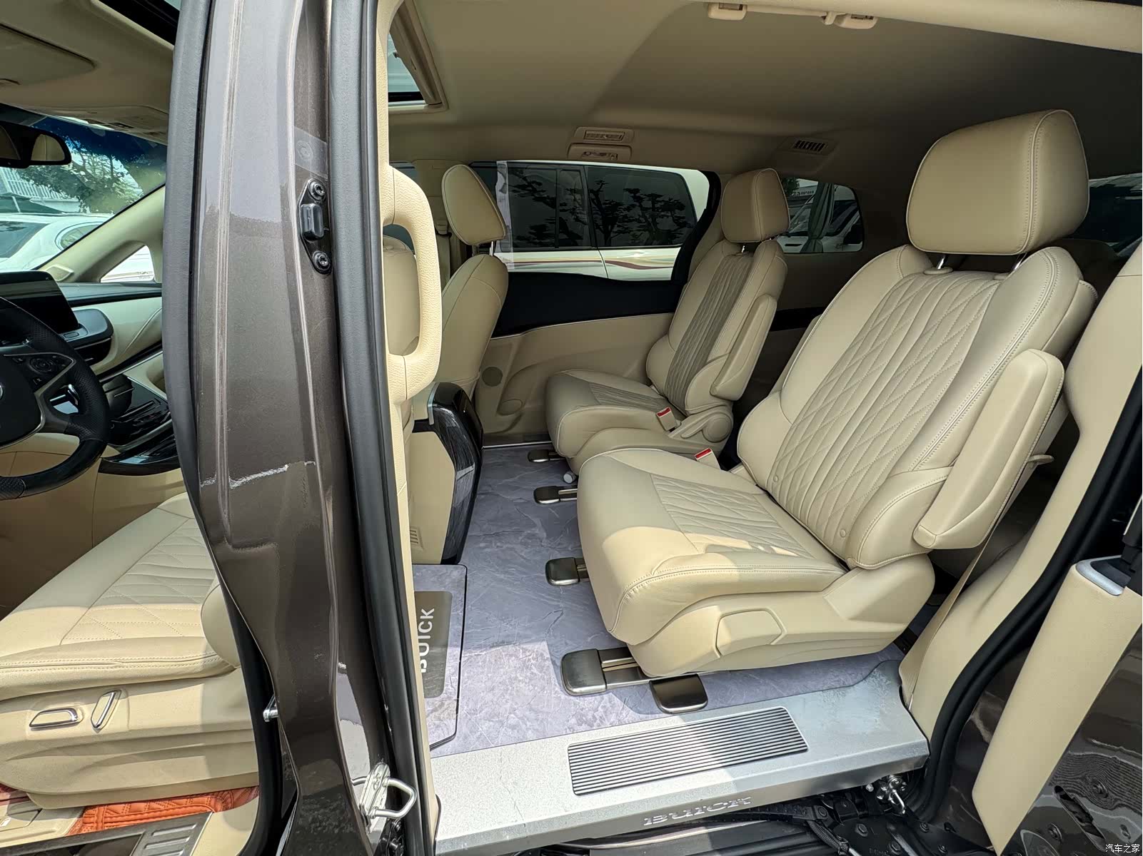 Buick GL8, 2025 6