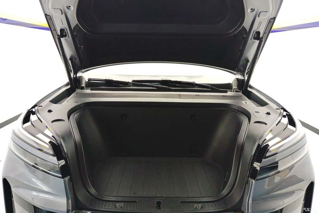 NIO L90, 2025 10