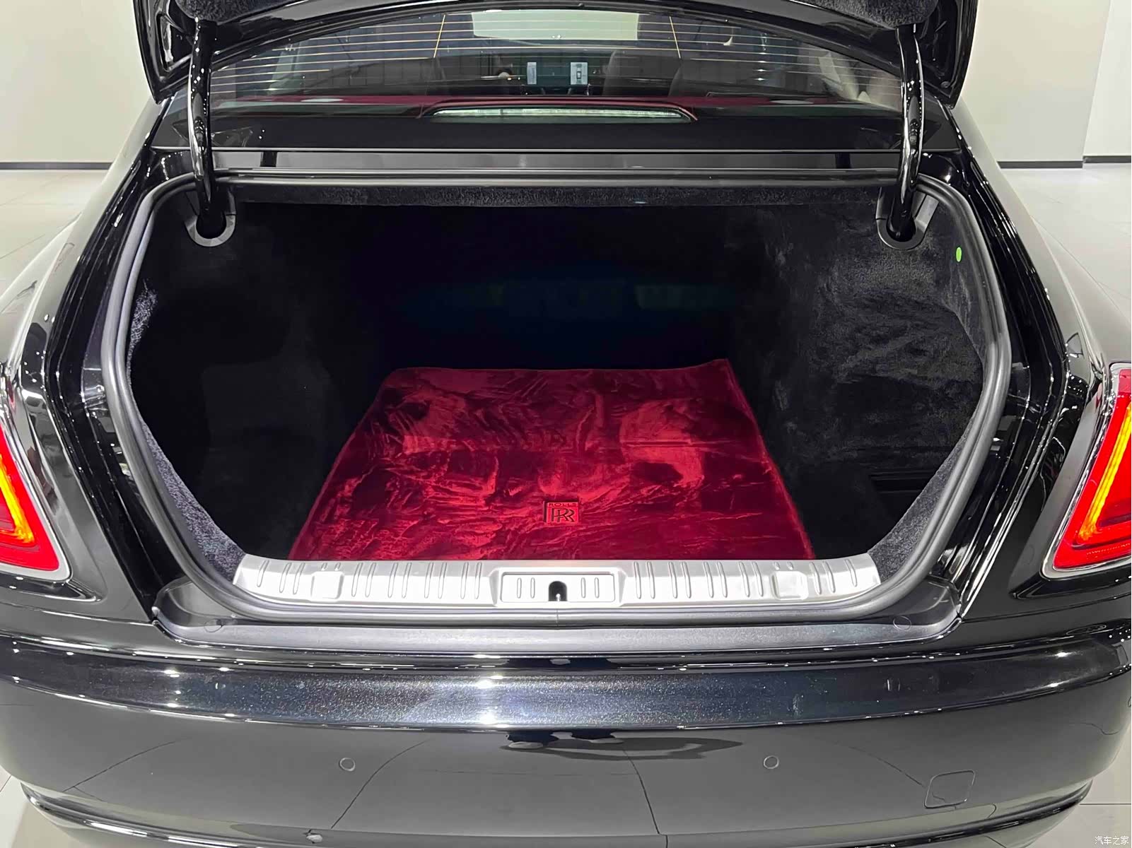 Rolls-Royce Ghost, 2014 36