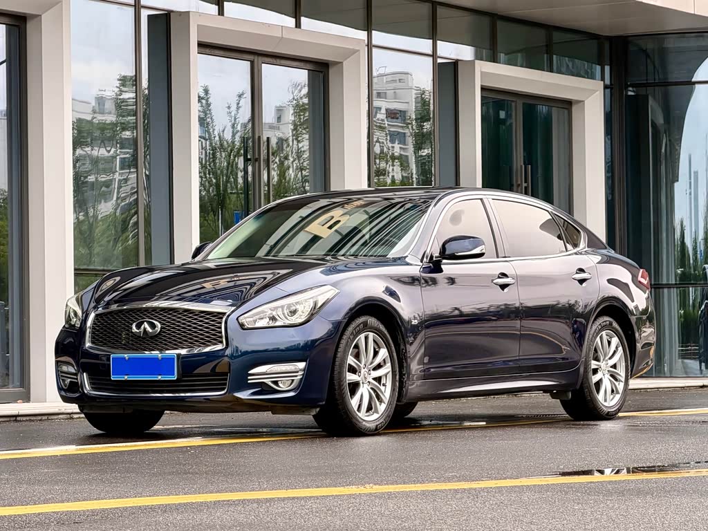 Infiniti Q70
