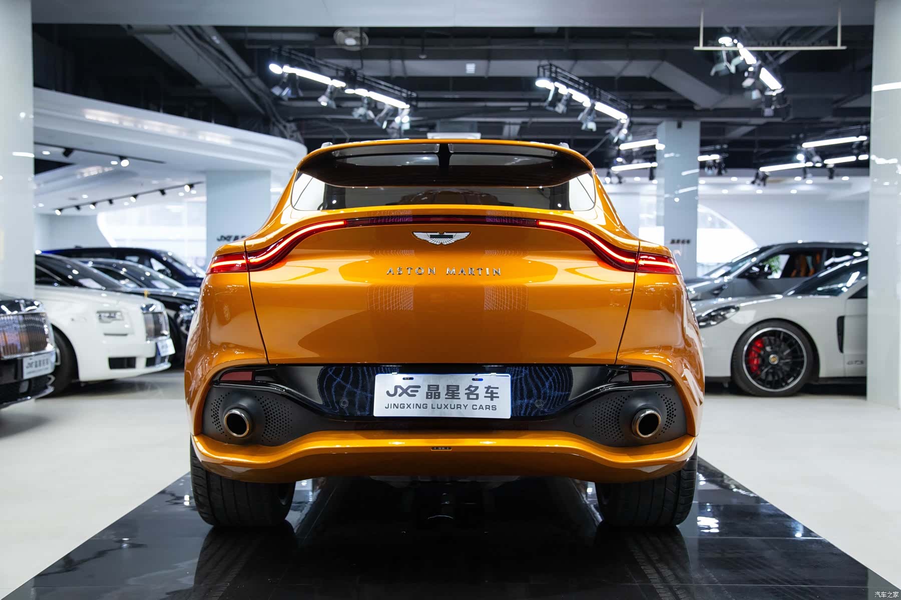 Aston Martin DBX, 2022 15