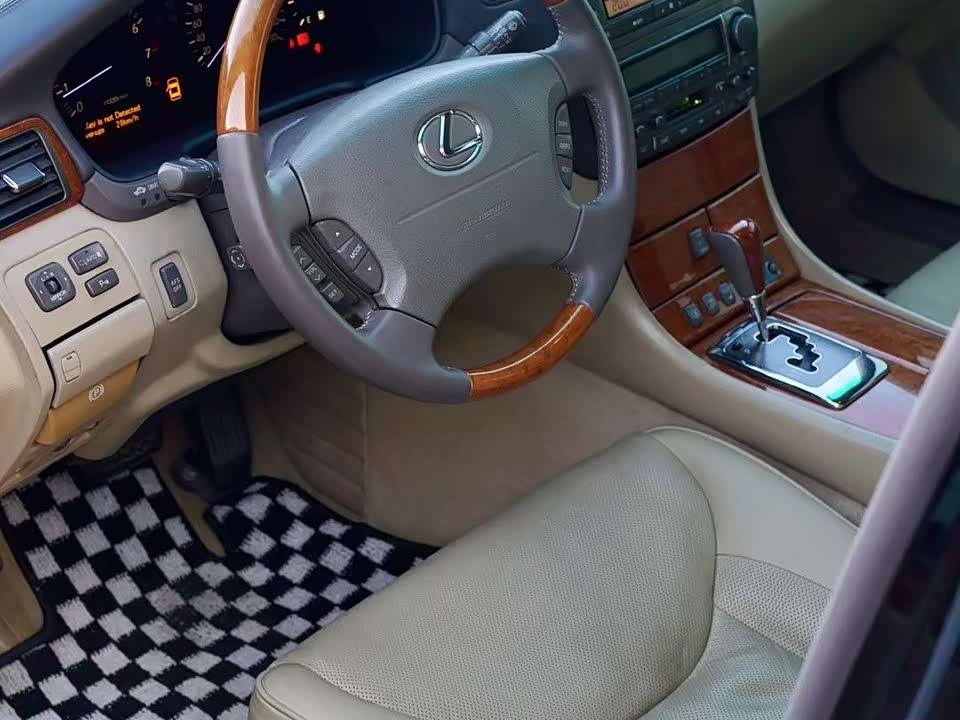 Lexus LS
