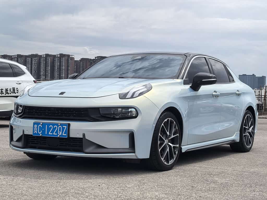 Lynk & Co 03