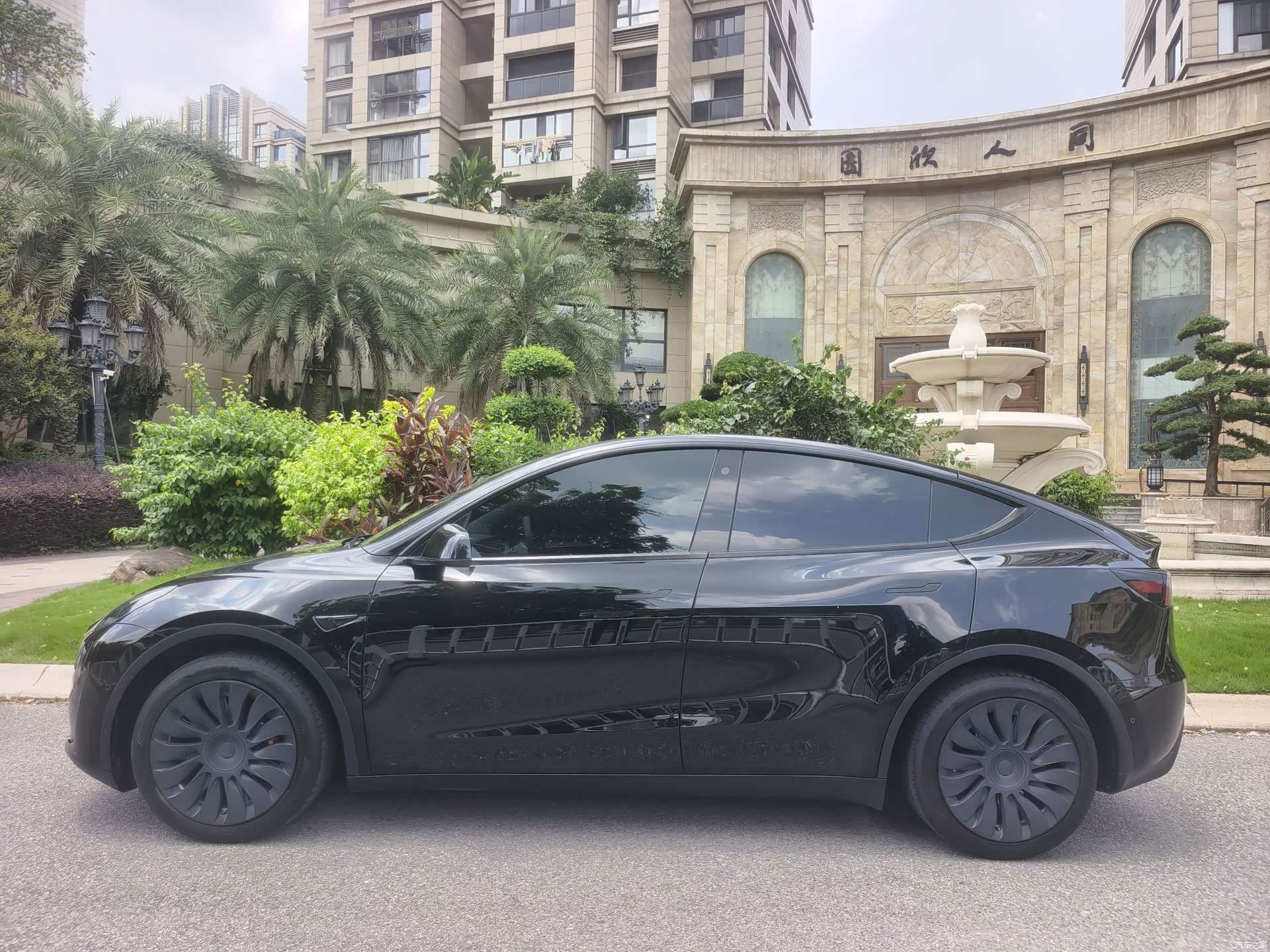 Tesla Model Y, 2023 4
