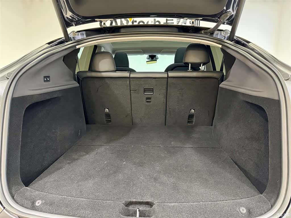 Tesla Model Y, 2025 27