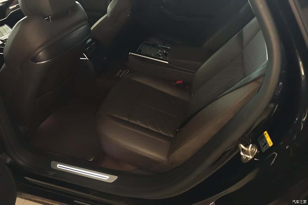 Audi A8L, 2021 11