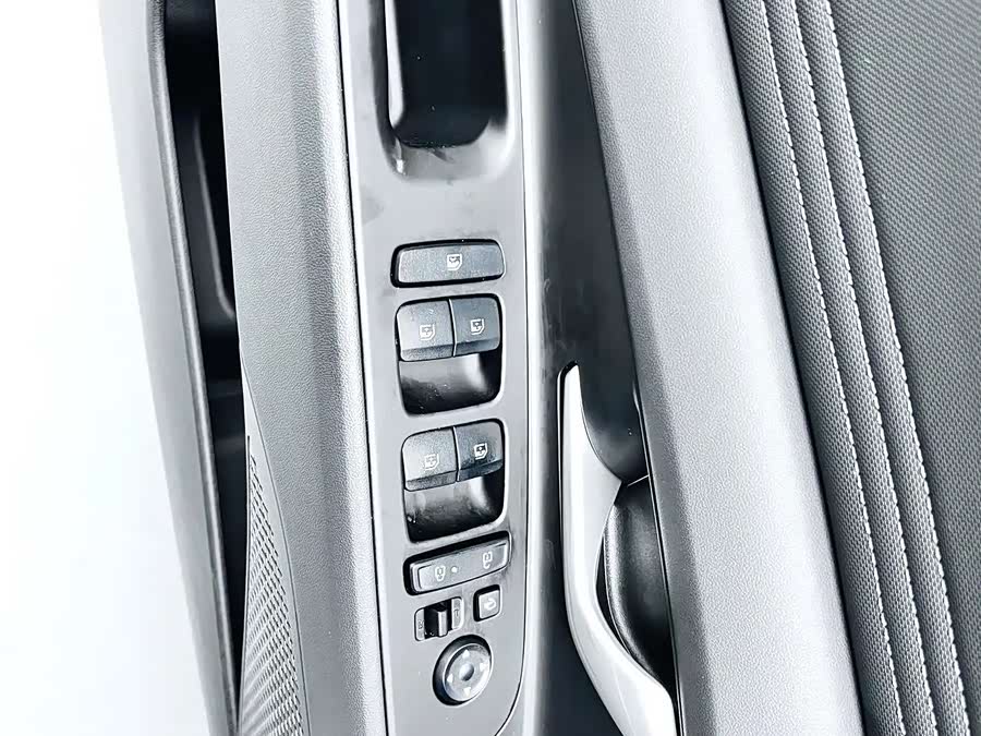 Hyundai Elantra 2023, фото 11