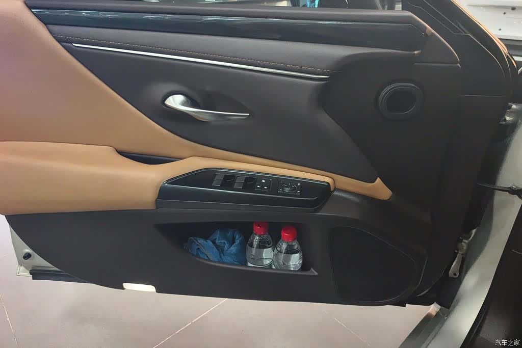 Lexus ES, 2019 7