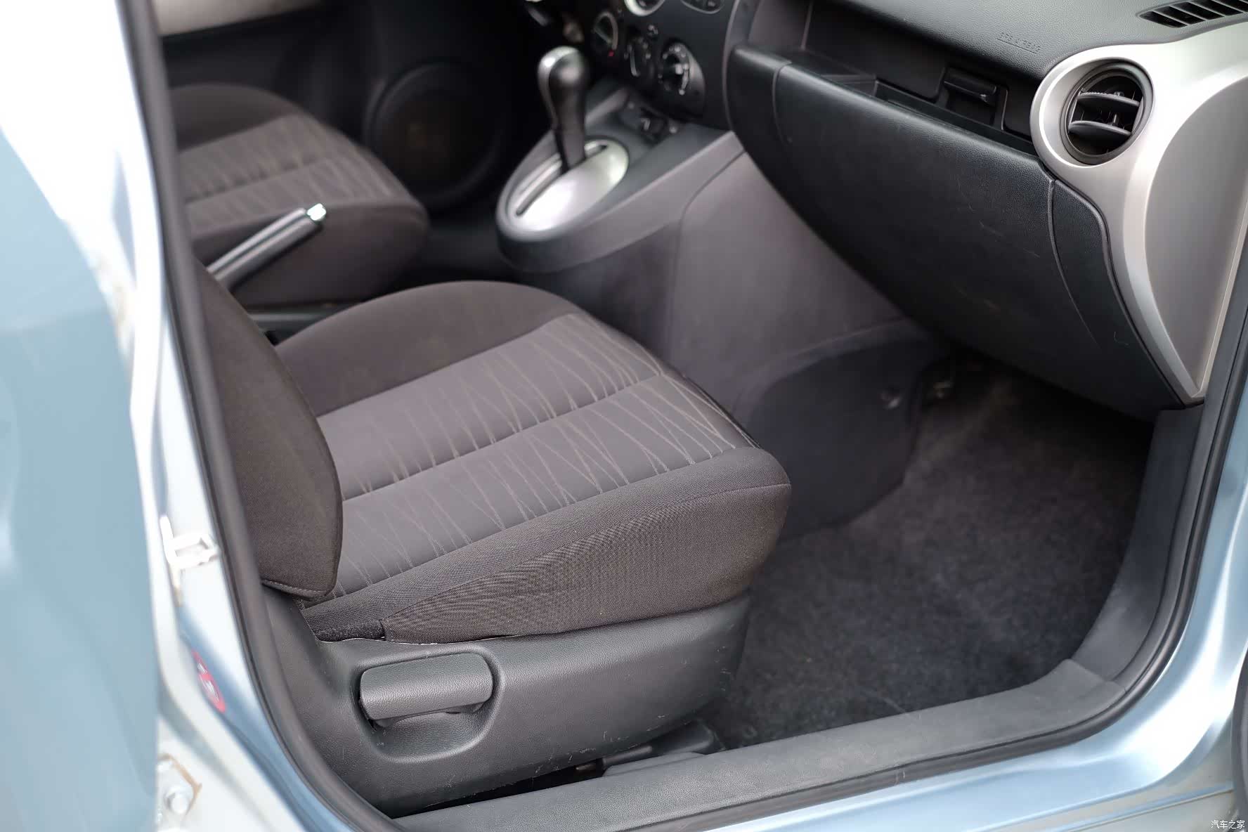 Mazda 2, 2011 36