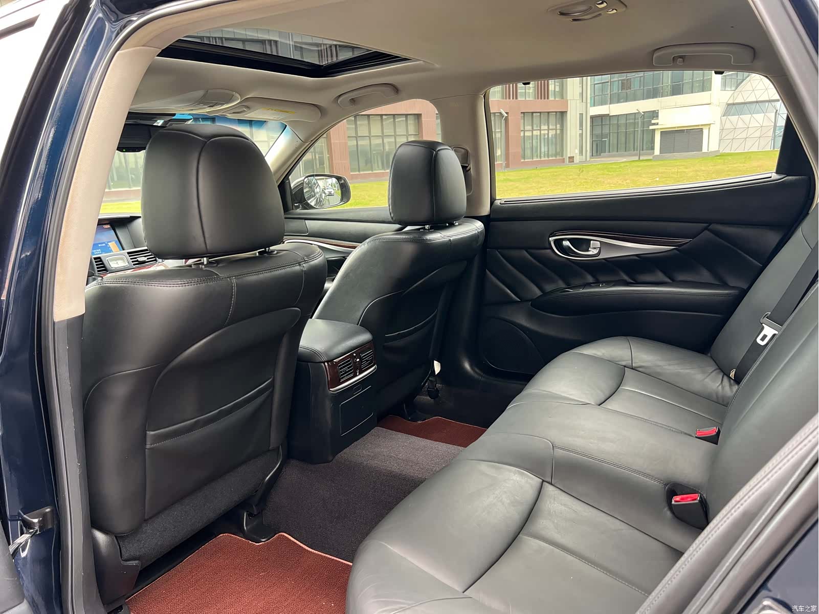 Infiniti Q70, 2017 9