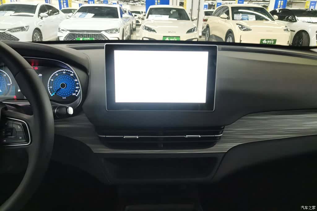 Hongqi QM5, 2025 13