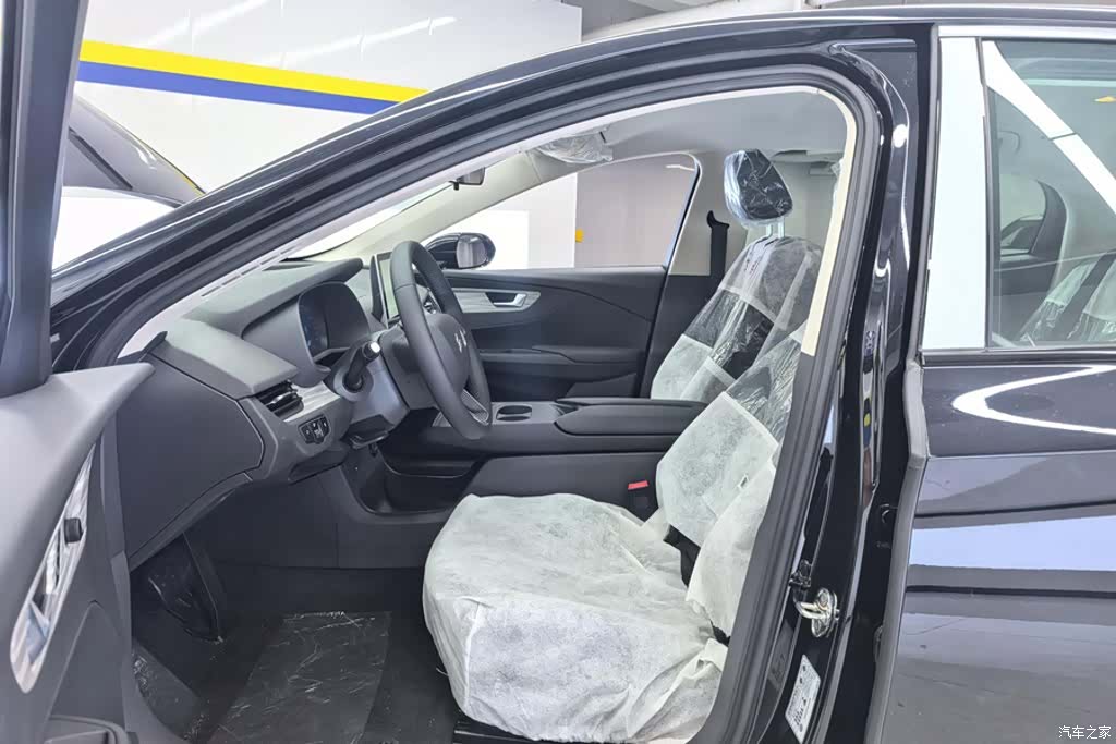 Hongqi QM5, 2025 9