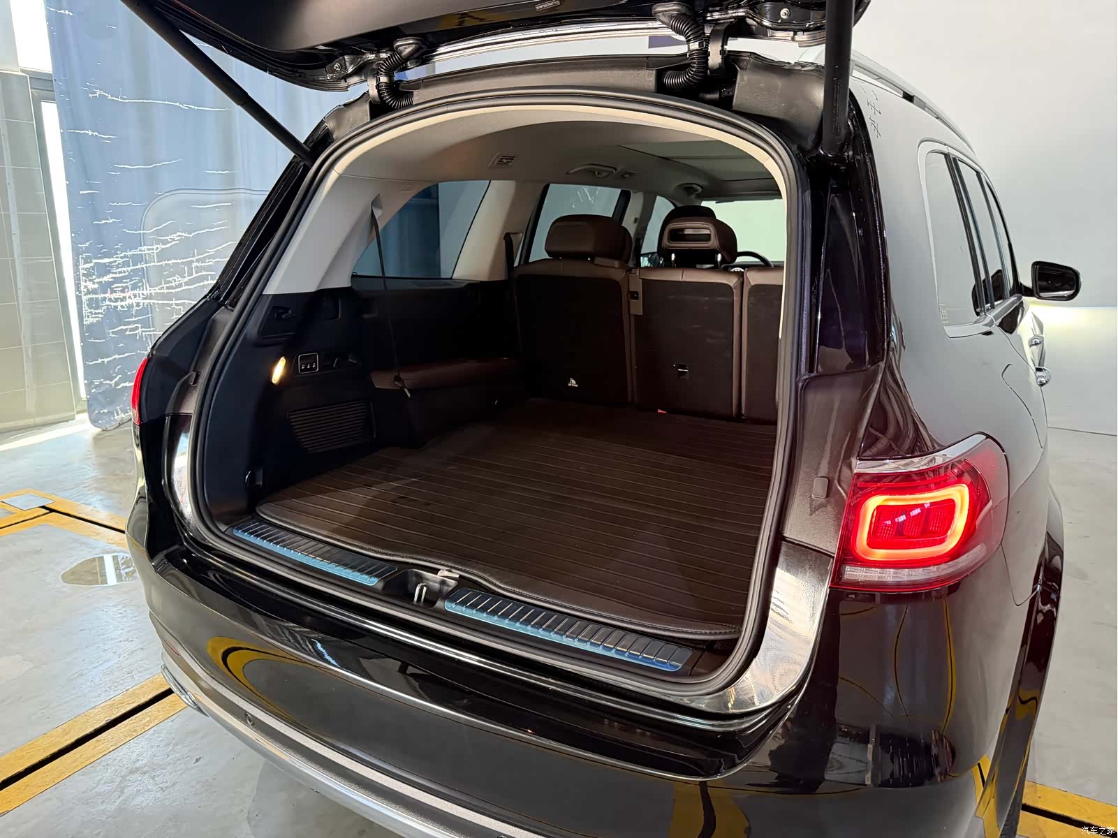 Mercedes-Benz GLS, 2023 9
