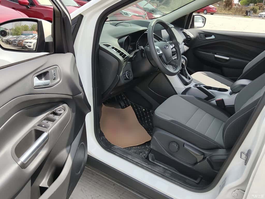 Ford Kuga, 2016 12