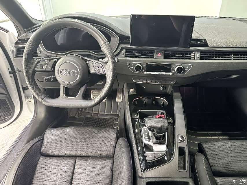 Audi A4L, 2023 все фото