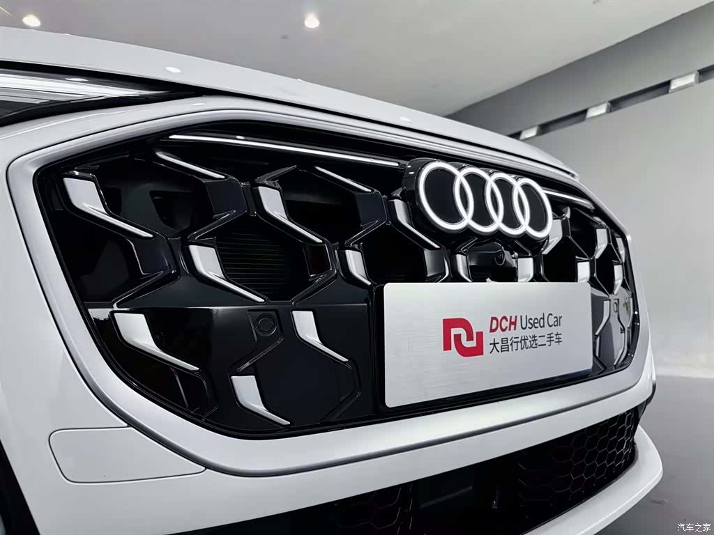 Audi Q5L, 2026 11