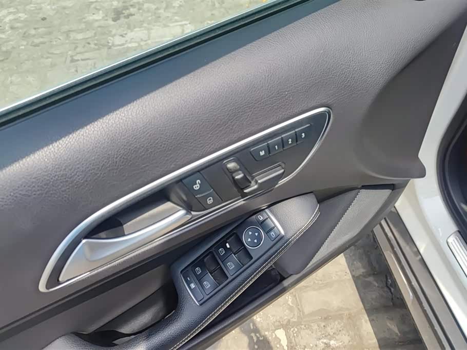 Mercedes-Benz GLA Mercedes-Benz GLA