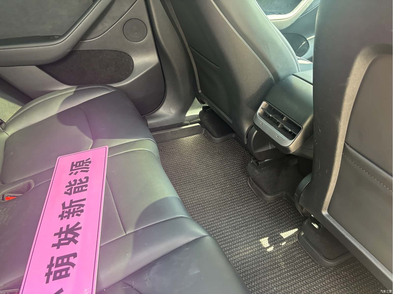 Tesla Model Y, 2023 15