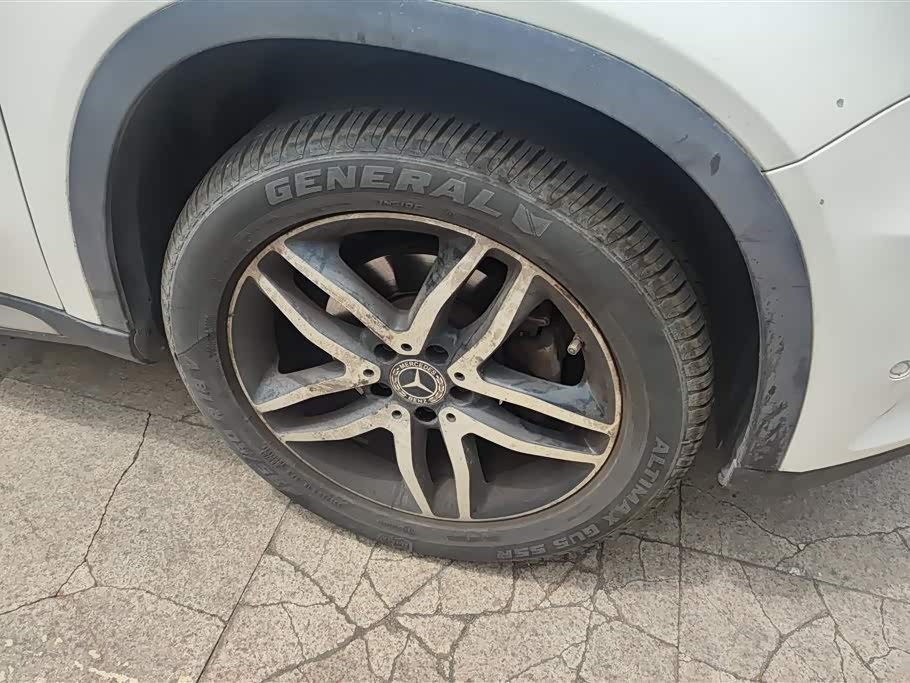 Mercedes-Benz GLA Mercedes-Benz GLA