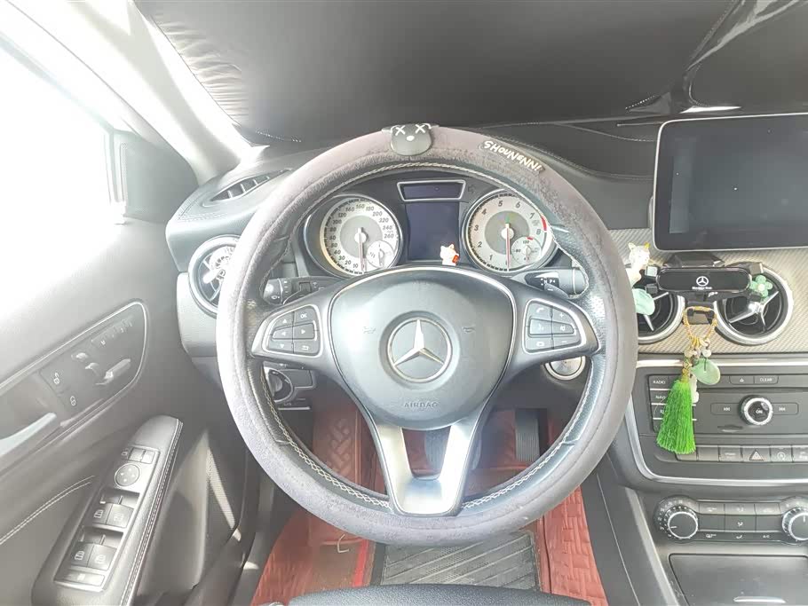 Mercedes-Benz GLA Mercedes-Benz GLA