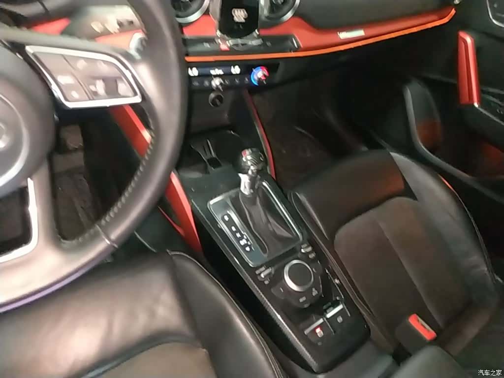 Audi Q2L, 2019 14