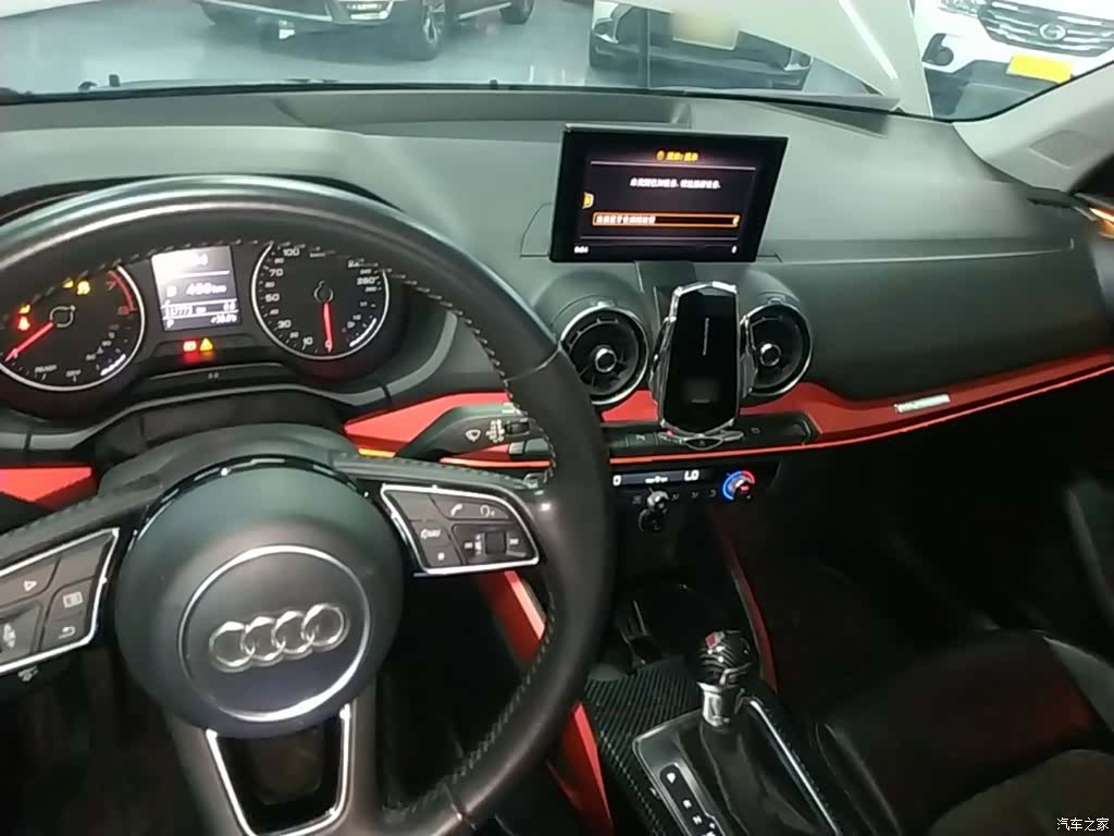 Audi Q2L, 2019 10