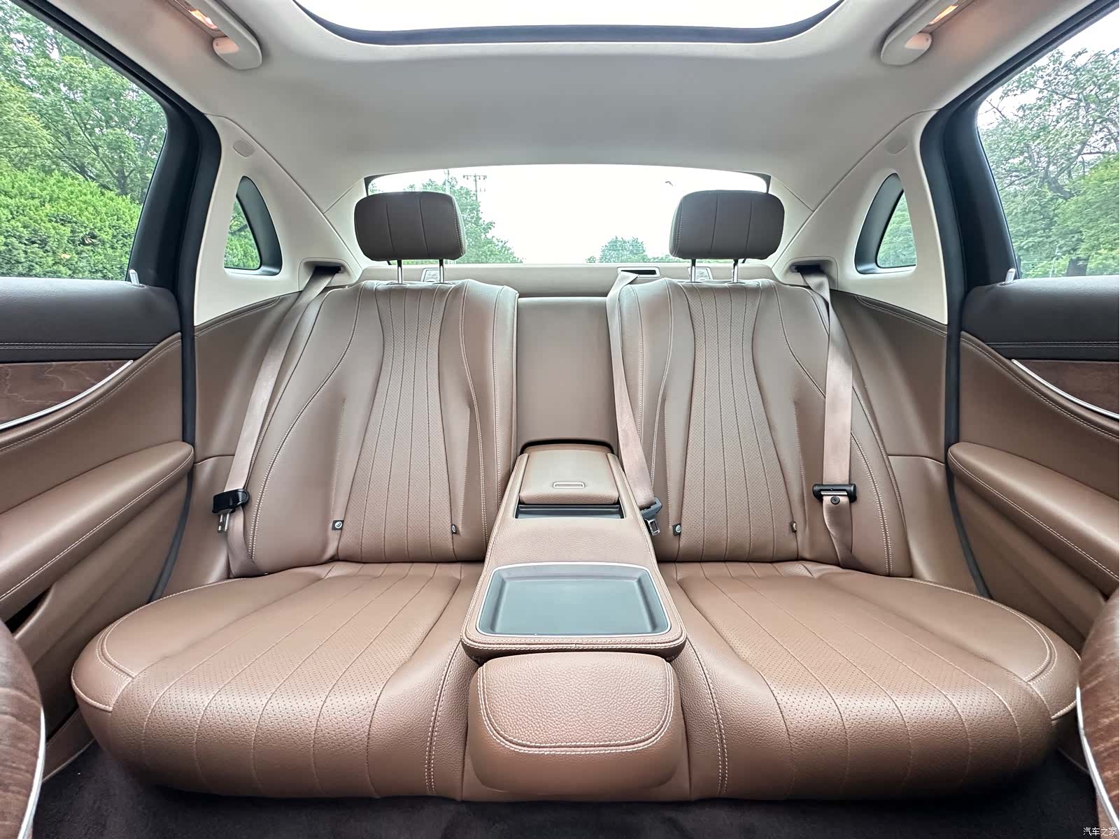 Mercedes-Benz E-Class, 2022 42