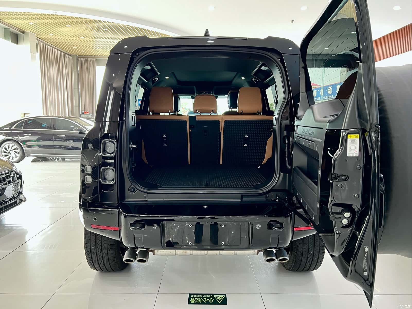 Land Rover Defender, 2024 24