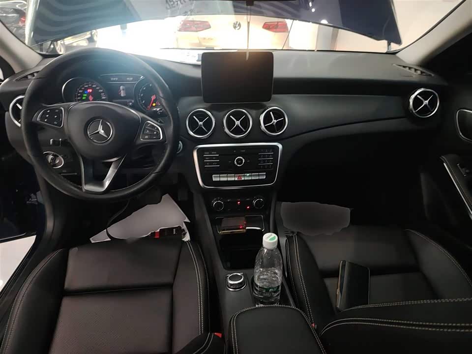 Mercedes-Benz GLA Mercedes-Benz GLA