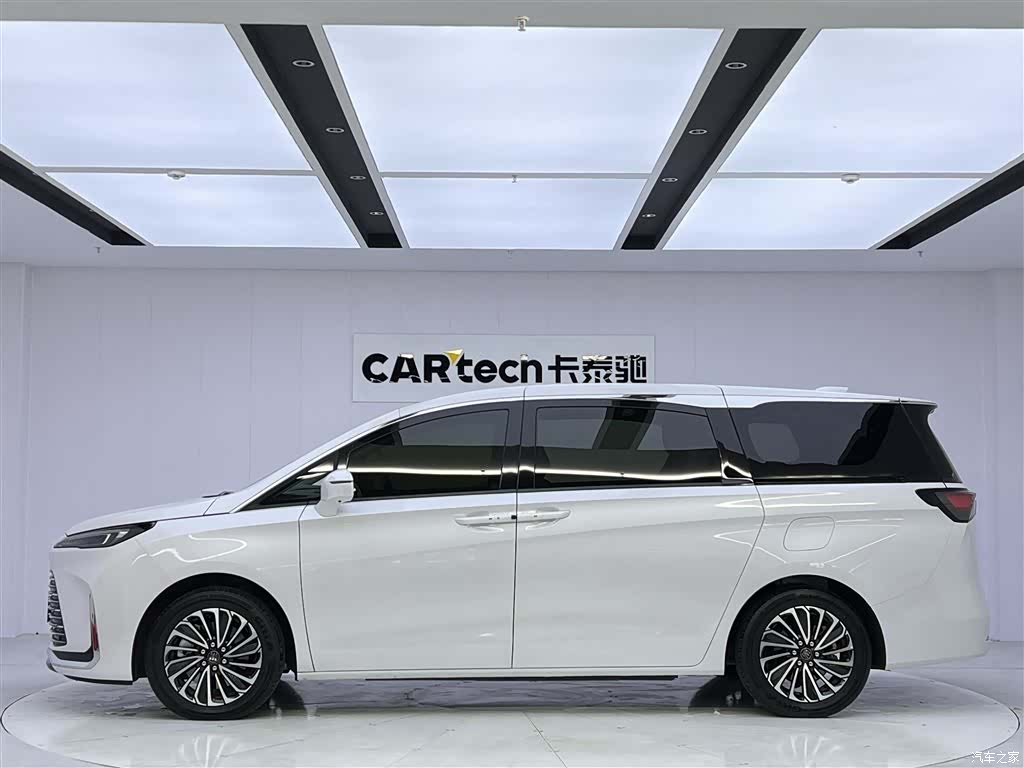 Buick GL8, 2025 8