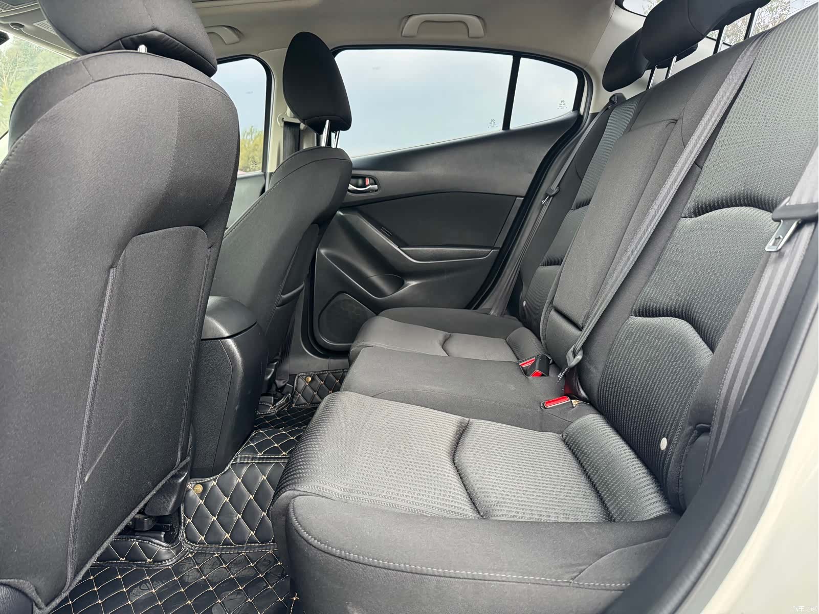 Mazda Mazda3, 2015 15