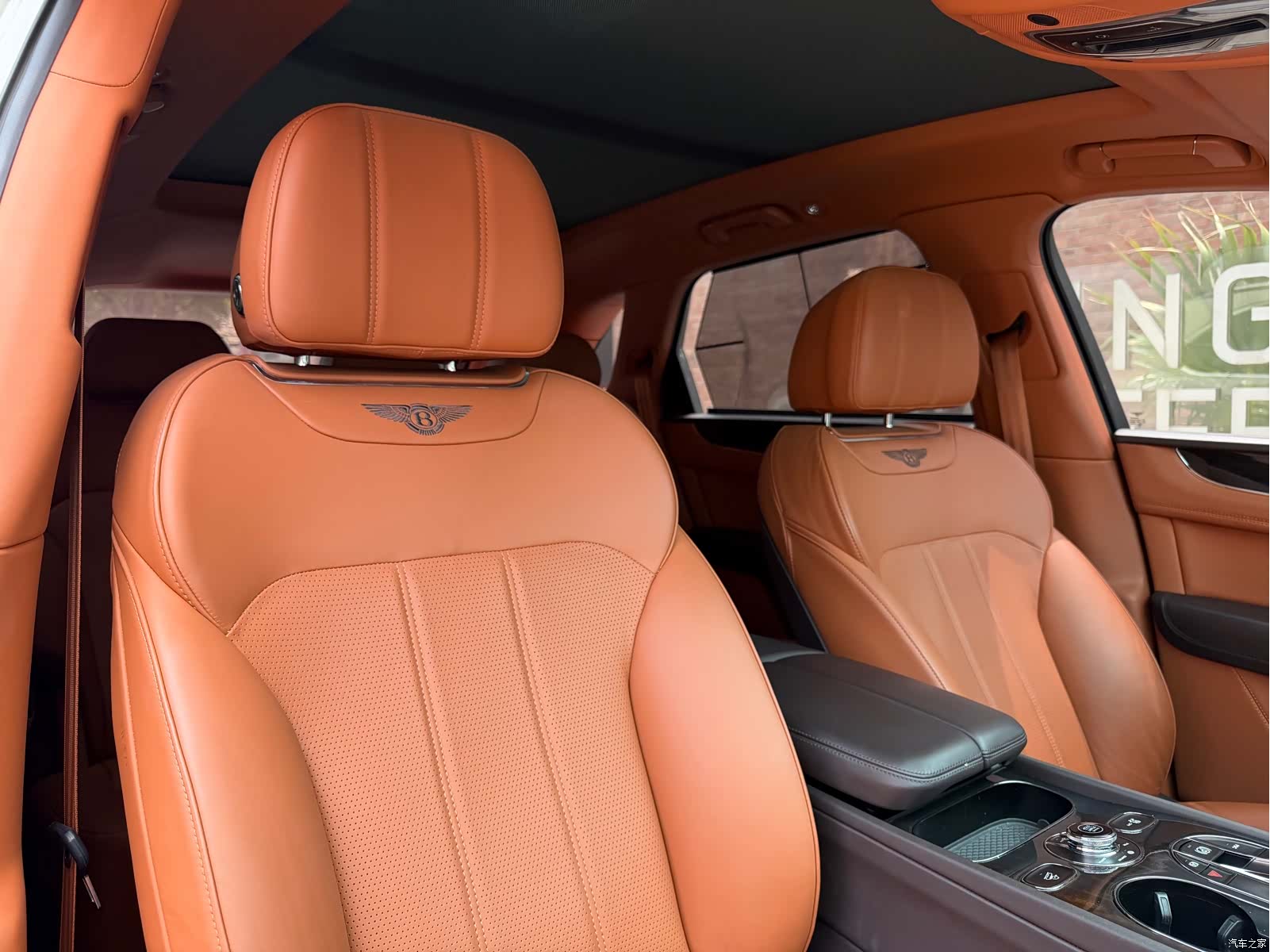 Bentley Bentayga, 2019 8