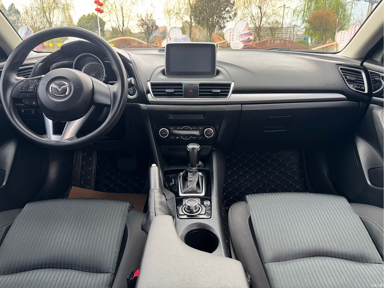 Mazda Mazda3, 2015 18