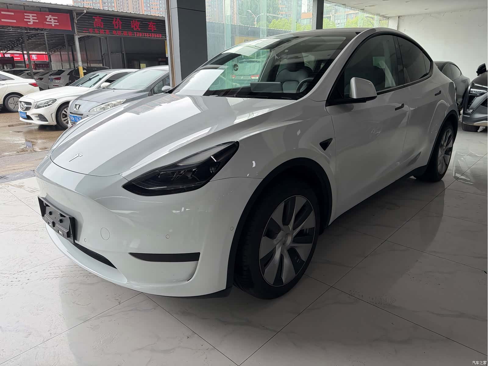 Tesla Model Y, 2023 1