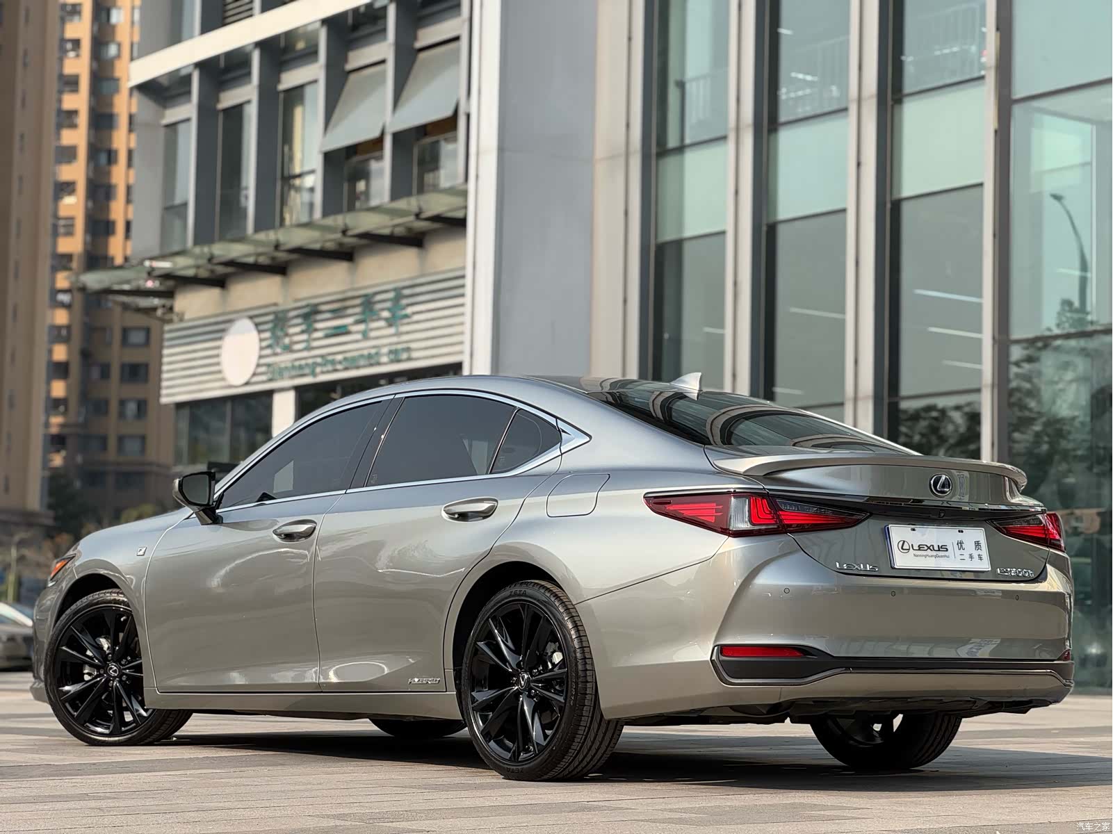 Lexus ES, 2022 4