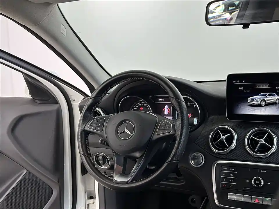Mercedes-Benz GLA