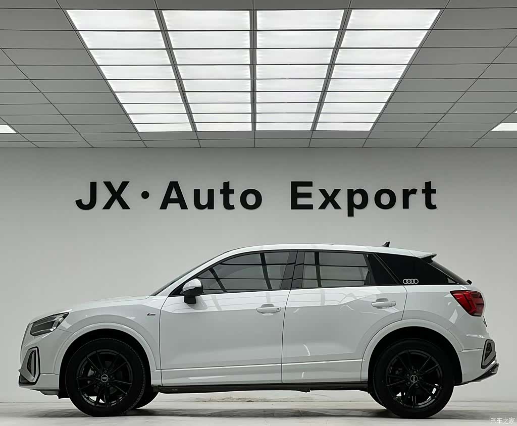 Audi Q2L, 2022 11