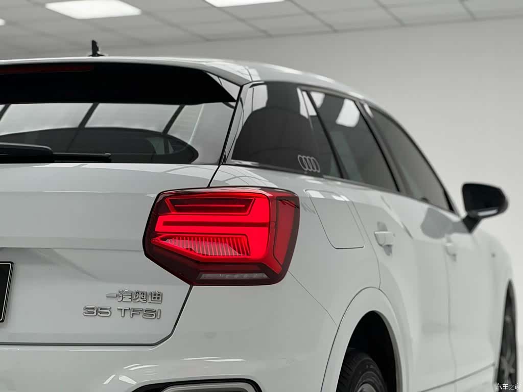 Audi Q2L, 2022 9