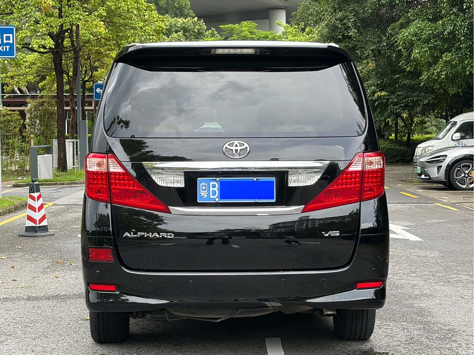Toyota Alphard, 2011 14