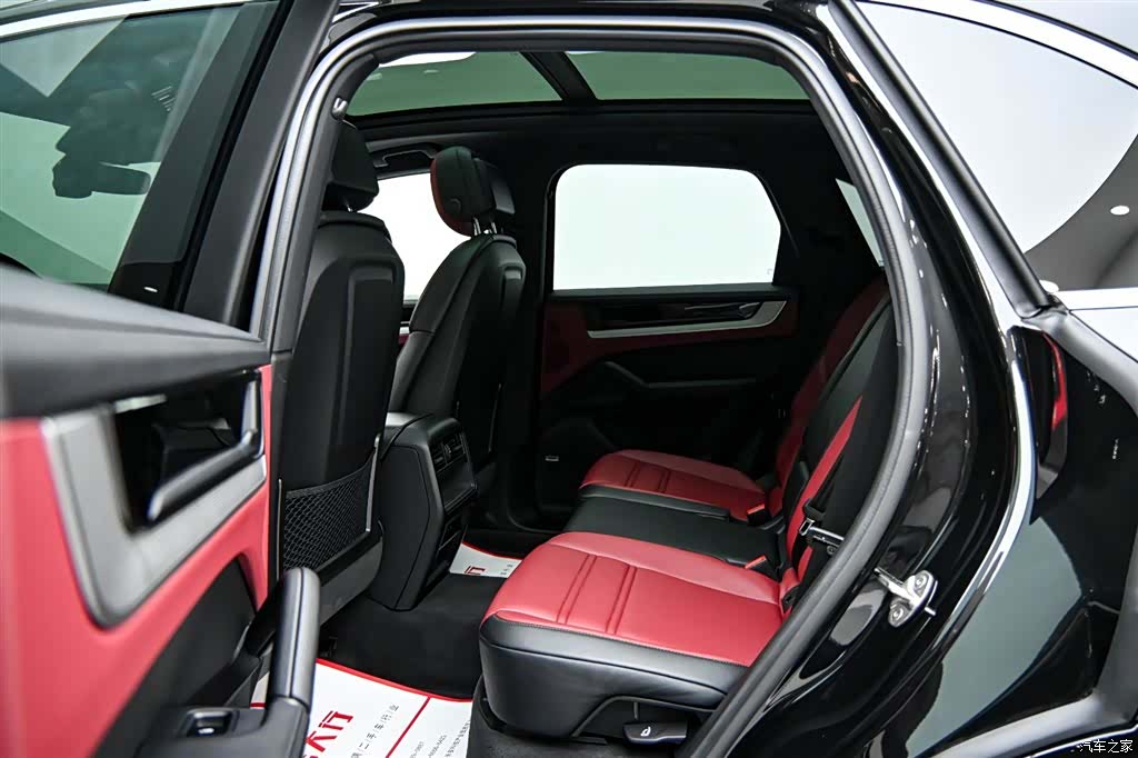 Porsche Cayenne, 2025 12