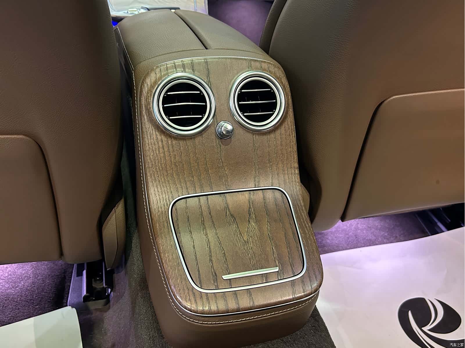 Mercedes-Benz E-Class, 2024 21