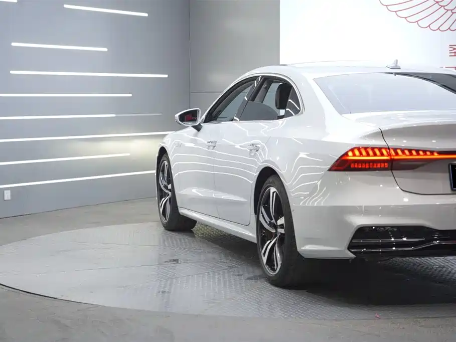Audi A7L