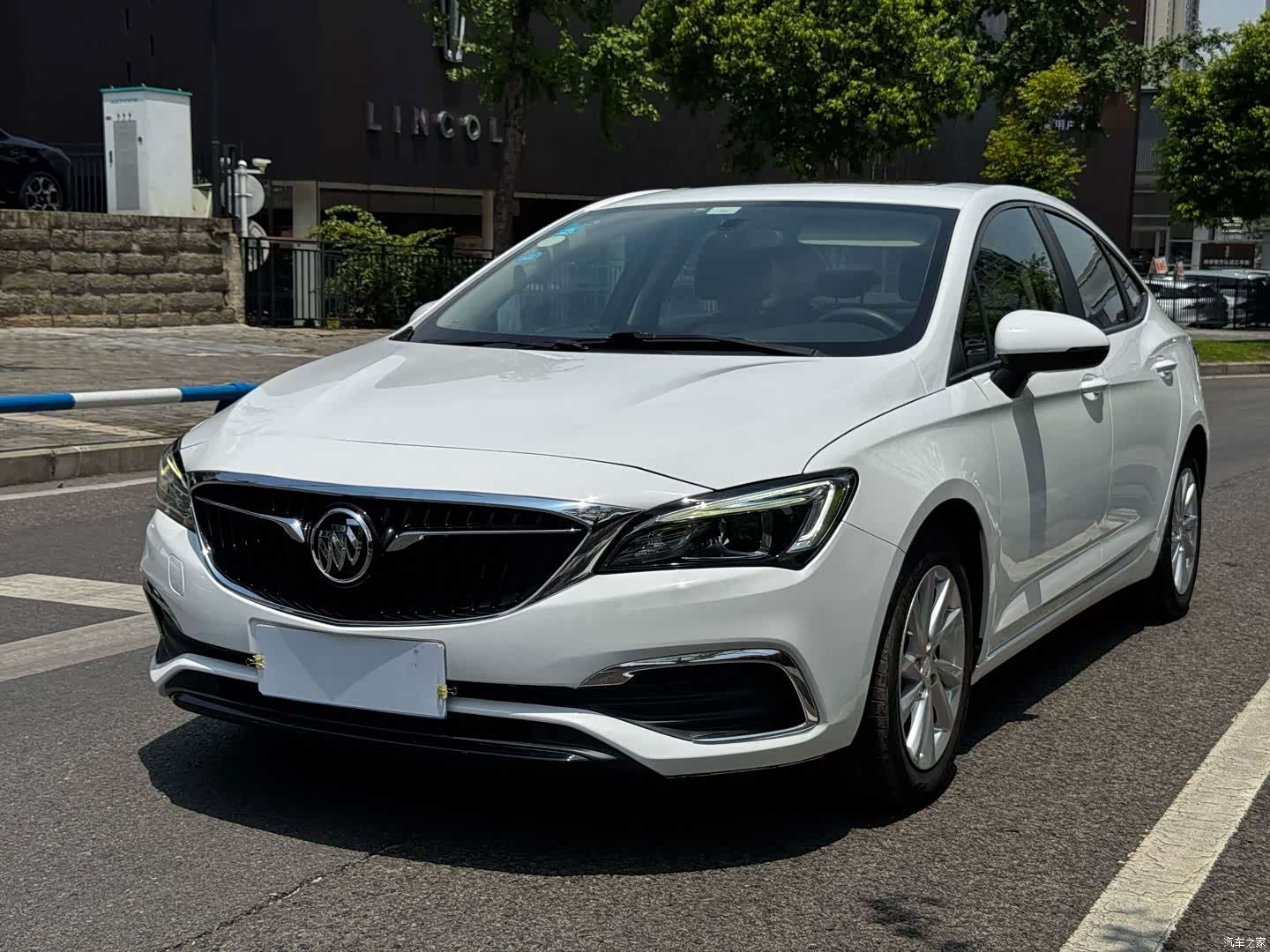 Buick Verano, 2017 1