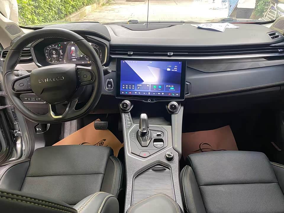 Lynk & Co 01