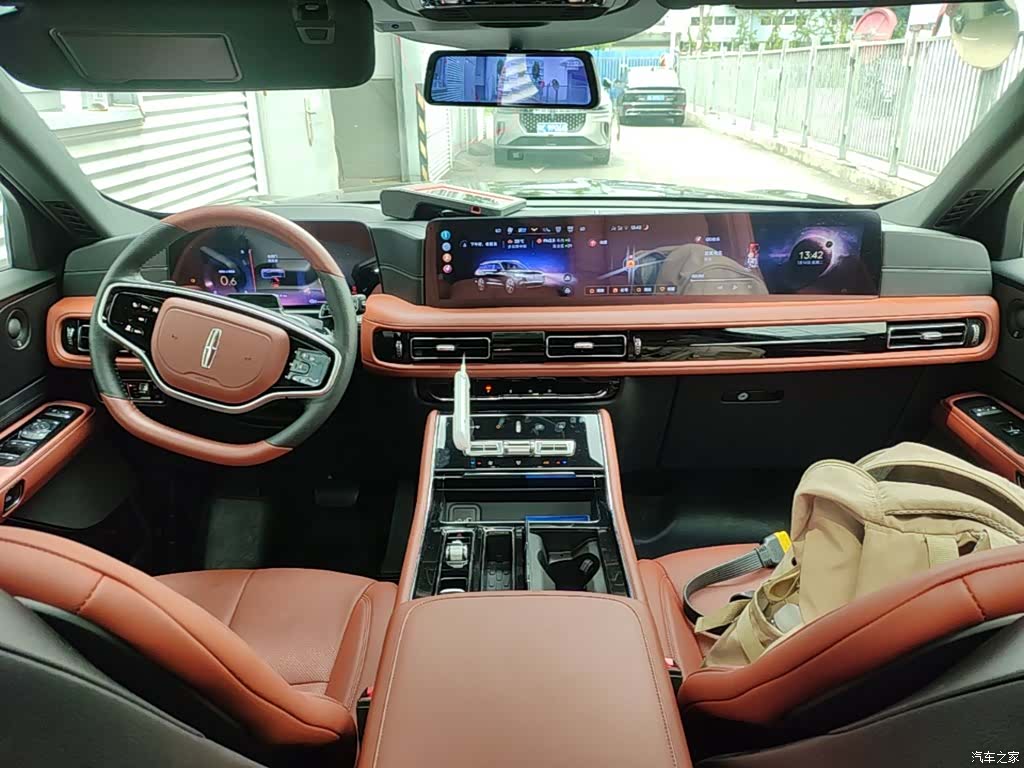 Lincoln Aviator, 2025 10