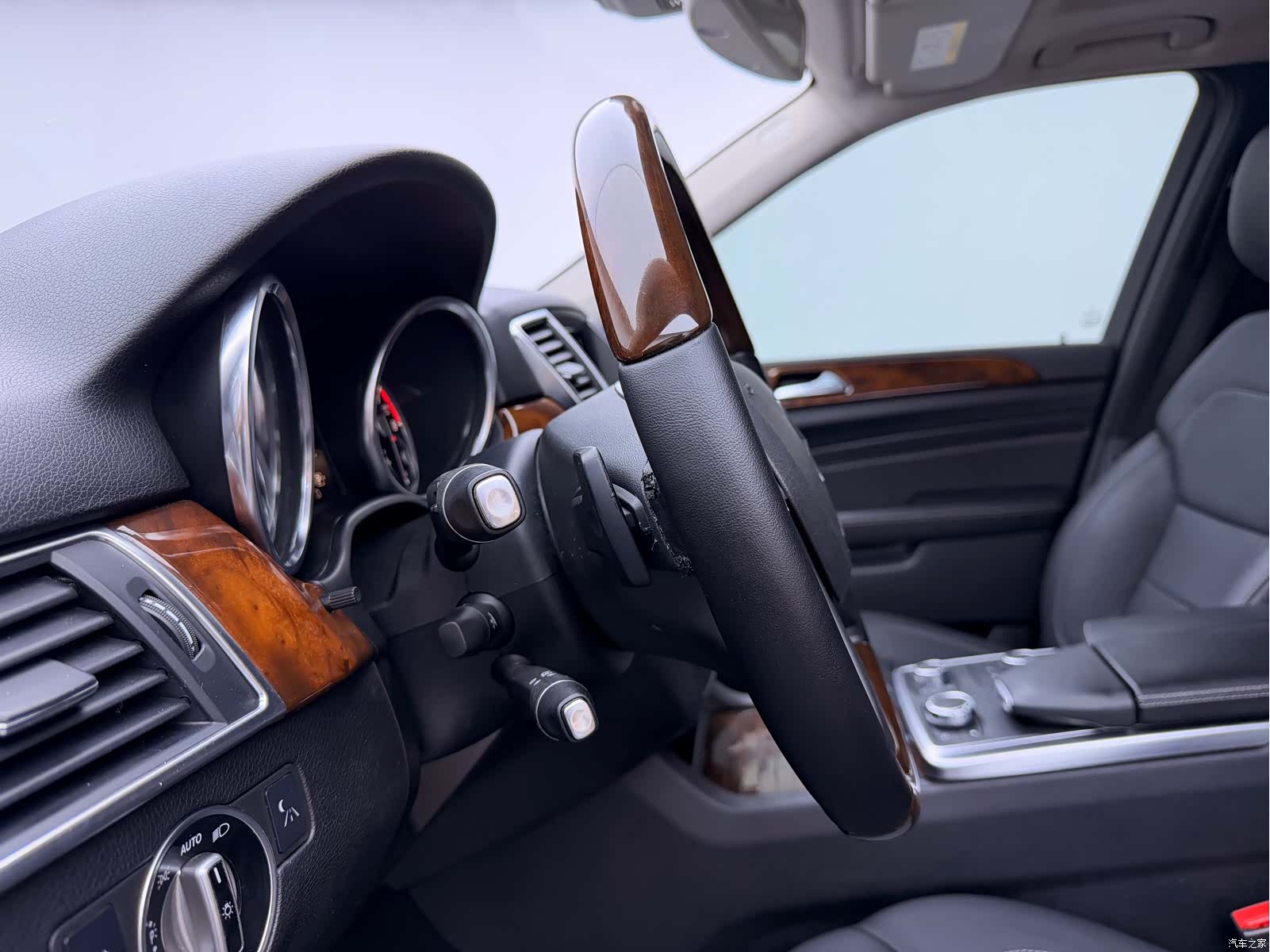 Mercedes-Benz M-Class, 2015 13