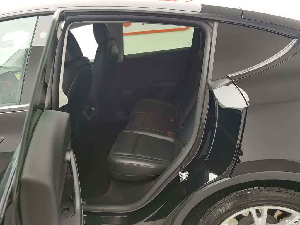 Tesla Model Y, 2023 15