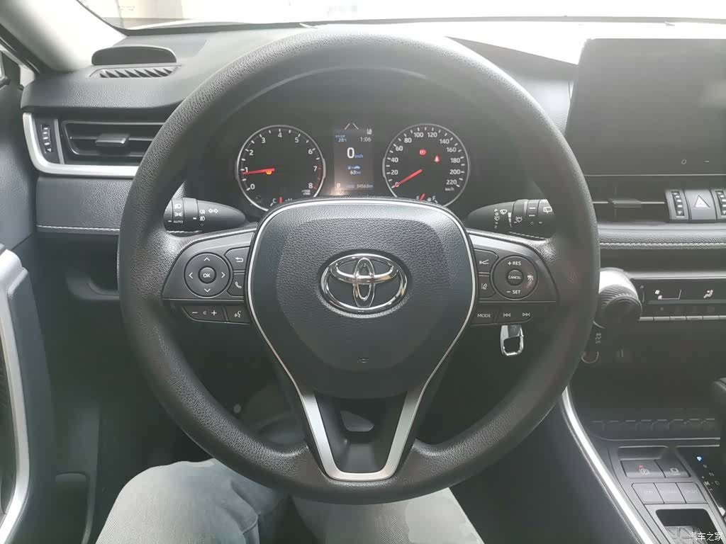 Toyota RAV4, 2024 7